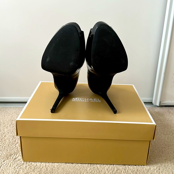 MICHEAL KORS - open toe pump - Picture 3 of 3